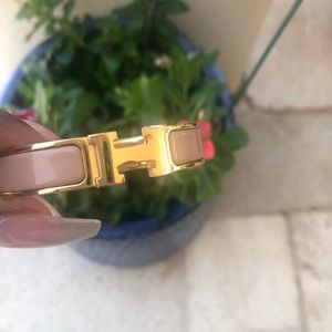 Rose gold Hermes Clic bracelet in the color makeup